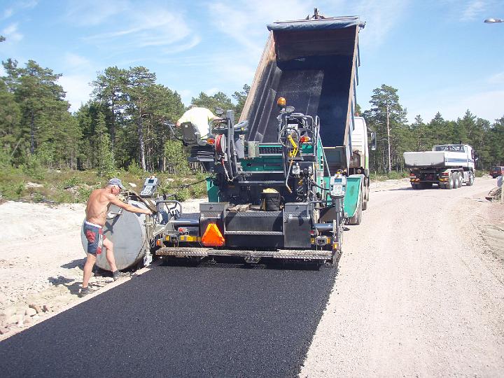 solbergsvagen asfalt.JPG - solbergsvägen har börjat asfalteras